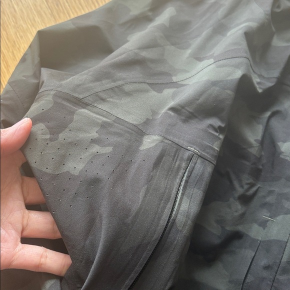 Lululemon Olive Green Camouflage Hooded Jacket - Picture 3 of 6